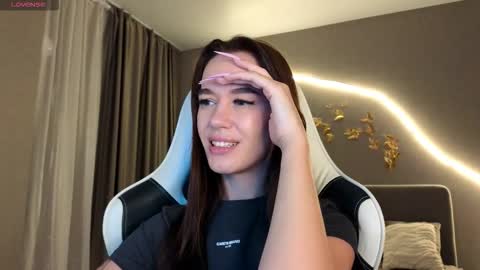 Jessica Loyd online show from September 15, 9:09 am