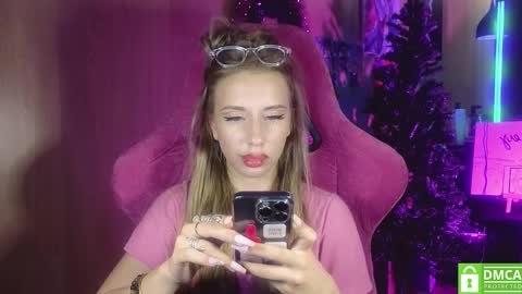 Alice  online show from December 5, 1:38 pm