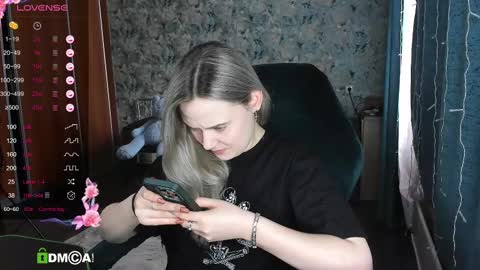 Molly online show from March 11, 7:04 am