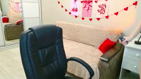 Snapshot of your_tender_doll chatting on September 11, 6:24 am Alice online show from September 11, 6:24 am