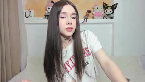 Snapshot of your_tender_doll chatting on November 2, 3:36 pm Alice online show from November 2, 3:36 pm