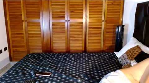 yourcouplehot online show from November 15, 6:33 am