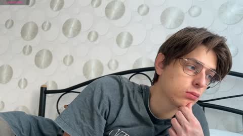 Chris online show from December 8, 8:20 am