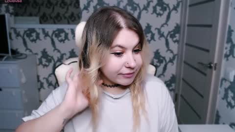 Snapshot of yourkarma_2_0 chatting on January 6, 10:02 am Karma online show from January 6, 10:02 am