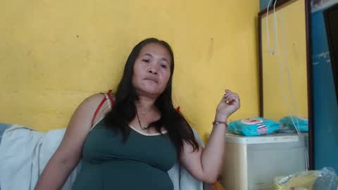 Snapshot of yourlove_regine chatting on January 14, 4:47 am Regine online show from January 14, 4:47 am