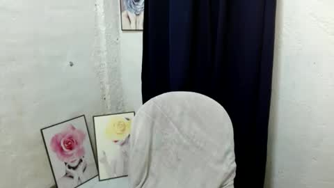 Snapshot of yourlove_regine chatting on September 30, 3:22 am Regine online show from September 30, 3:22 am