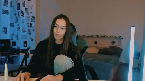 Eva online show from October 13, 7:25 pm