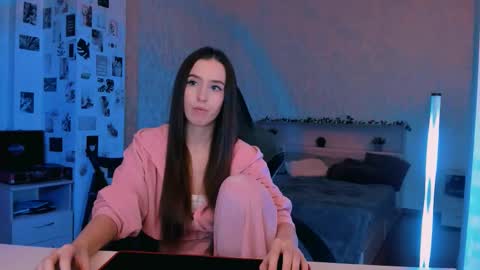 Eva online show from October 14, 7:36 pm