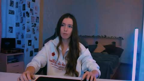 Eva online show from October 28, 7:49 pm