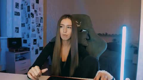 Eva online show from November 9, 7:56 pm