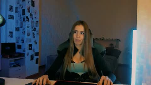 Eva online show from November 12, 7:57 pm