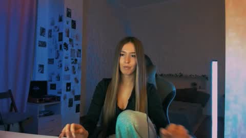 Eva online show from November 29, 8:01 pm