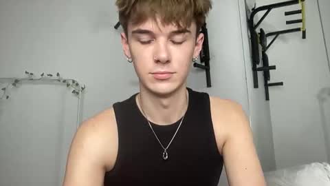 Snapshot of yoursweetyguy chatting on November 27, 6:32 pm yoursweetyguy online show from November 27, 6:32 pm