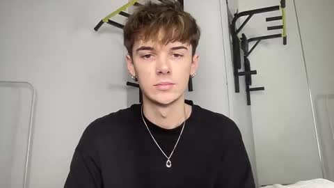 Snapshot of yoursweetyguy chatting on December 4, 3:32 pm yoursweetyguy online show from December 4, 3:32 pm