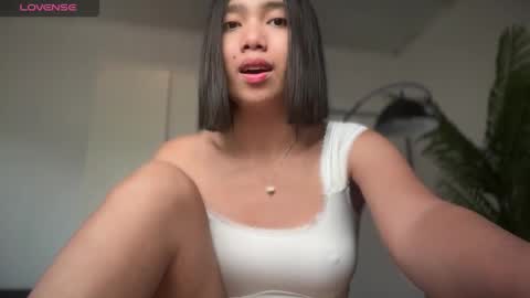 YowgineTheGreat online show from December 31, 4:38 am