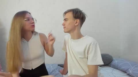 Yue Lang and Samm online show from February 17, 7:10 pm