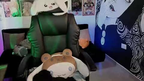    rawr   Anne Independent model      online show from September 12, 10:10 pm