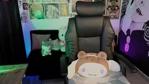    rawr   Anne Independent model      online show from September 22, 8:33 pm