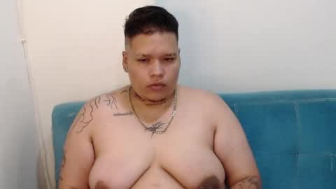 Snapshot of yulandval chatting on October 20, 11:27 pm yul and val couple online show from October 20, 11:27 pm