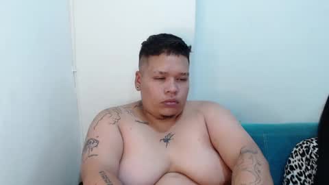 Snapshot of yulandval chatting on October 24, 2:52 am yul and val couple online show from October 24, 2:52 am