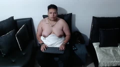 Snapshot of yulandval chatting on November 9, 1:48 am yul and val couple online show from November 9, 1:48 am