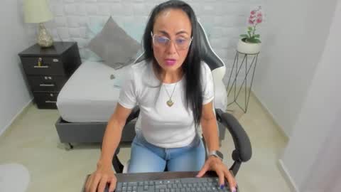 Y U L I T Z A online show from November 19, 12:16 pm