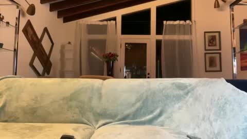 yumiandwolf online show from September 27, 4:06 am