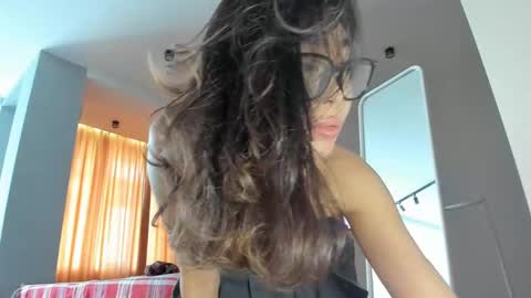 Yumi online show from December 10, 7:05 am