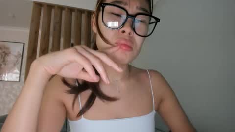 Yumi online show from October 13, 7:52 am