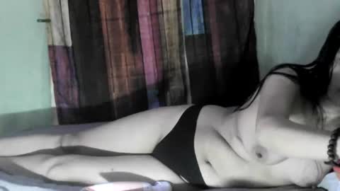 Snapshot of yummyhottiemom chatting on December 23, 6:55 am yummyhottiemom online show from December 23, 6:55 am