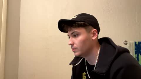 yungstudbev online show from December 20, 6:19 am