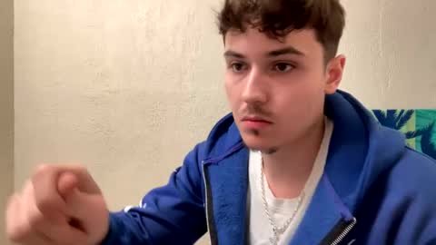 yungstudbev online show from December 26, 4:43 am