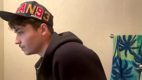 yungstudbev online show from January 12, 6:28 am