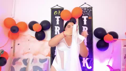 Yunna online show from October 31, 11:11 am