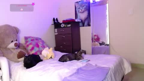 Snapshot of yvonn_jlove chatting on October 31, 1:28 am yvonn online show from October 31, 1:28 am