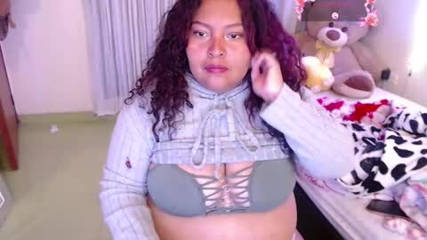 Snapshot of yvonn_jlove chatting on December 16, 9:47 am yvonn online show from December 16, 9:47 am