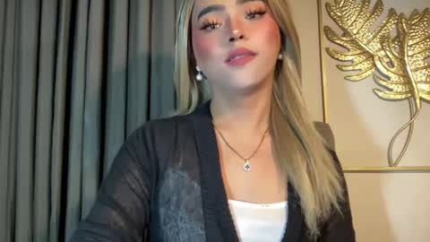 Miss Cali online show from December 6, 9:43 am