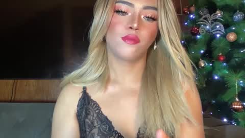 Miss Cali online show from December 17, 8:10 pm