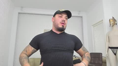 Snapshot of zackconnorsx chatting on December 22, 8:58 pm Zack online show from December 22, 8:58 pm