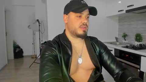 Snapshot of zackconnorsx chatting on February 4, 2:39 am Zack online show from February 4, 2:39 am