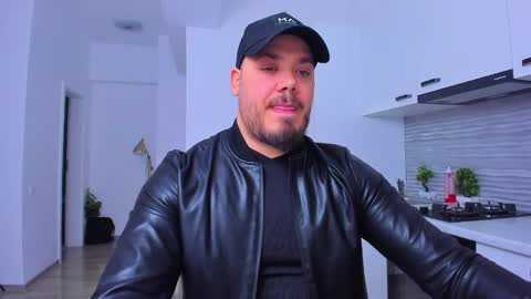 Snapshot of zackconnorsx chatting on February 9, 2:17 am Zack online show from February 9, 2:17 am