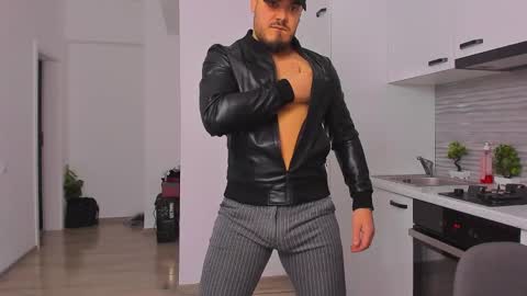 Snapshot of zackconnorsx chatting on February 14, 1:13 am Zack online show from February 14, 1:13 am