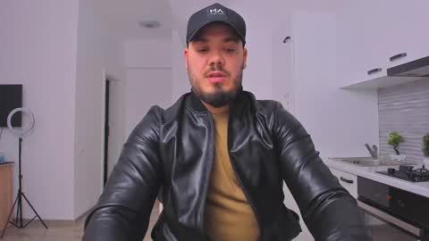 Snapshot of zackconnorsx chatting on February 24, 1:35 am Zack online show from February 24, 1:35 am