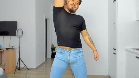 Snapshot of zackconnorsx chatting on March 3, 1:21 am Zack online show from March 3, 1:21 am