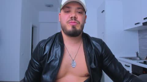 Snapshot of zackconnorsx chatting on December 1, 12:26 am Zack online show from December 1, 12:26 am