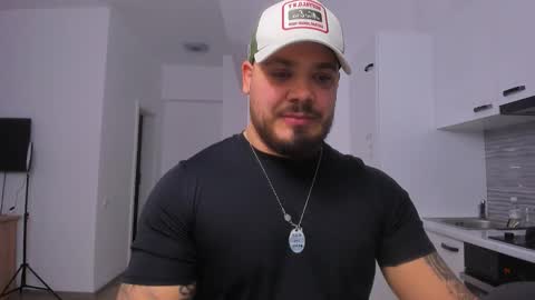 Snapshot of zackconnorsx chatting on December 17, 10:27 pm Zack online show from December 17, 10:27 pm