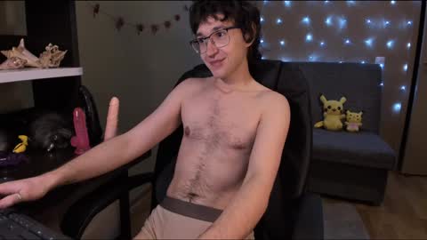 Snapshot of zackstivensen chatting on January 9, 12:03 am Zachary next stream on monday online show from January 9, 12:03 am