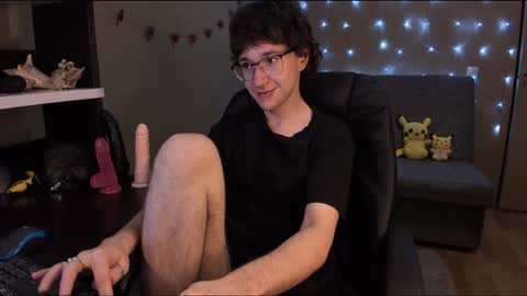 Snapshot of zackstivensen chatting on January 10, 11:39 pm Zachary next stream on monday online show from January 10, 11:39 pm