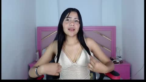 Snapshot of zaira_angel chatting on February 6, 4:21 am Zaira Angel online show from February 6, 4:21 am
