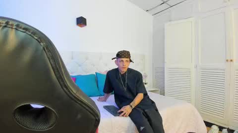 Snapshot of zaira_angel chatting on October 30, 3:19 am Zaira Angel online show from October 30, 3:19 am